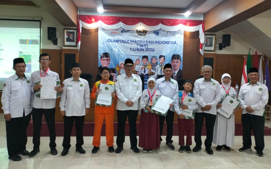 Mengukir Prestasi Sains: Salma Hanifah Raih Juara 3 OMI Kota Bandung dan Lolos ke Tingkat Provinsi!