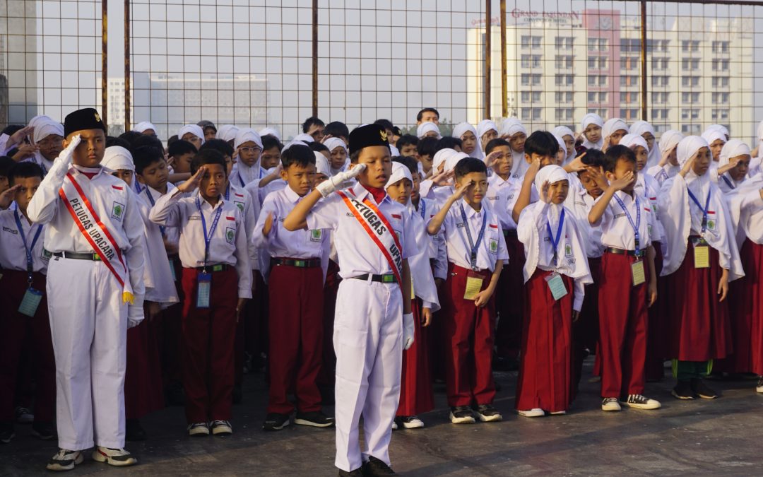 Islam dan Pancasila: Menjalani Nilai Agama dan Bangsa Lewat Kebiasaan Murid di MI Al Ishlah