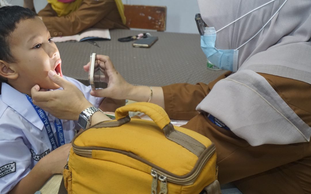 Pastikan Tumbuh Kembang Optimal, MI Al-Ishlah Kota Bandung Bersama Puskesmas Babakan Tarogong Gelar CKG Bagi Seluruh Murid
